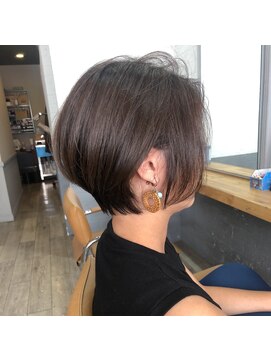 エルダーズバイユーレルム(L:der's by u-realm) 辛口過ぎない前下がりイルミナカラーボブ