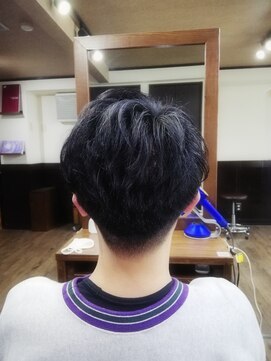 プラス(PLUS) かき上げサイドグラデーション　メンズカット