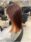 △ブリーチありインナーカラーオレンジ外ハネロブヘアミディアム