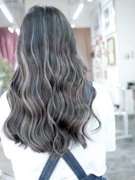 ハイライトショートヘアレイヤーカットダブルカラー