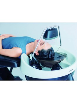 【フルフラットシャンプー台】話題の頭浸浴で頭皮と髪の極上体験を。エイジングケア／ヘッドスパ／長原駅