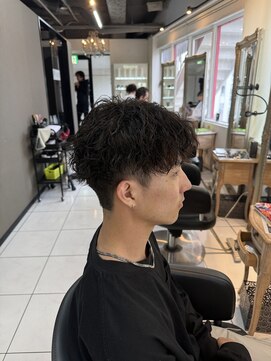 アイズ 海老名(AIZU) ツイストスパイラルパーマ　アップバング　ソフトツイスト　眉毛