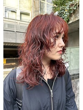 ナループロアオハナ(Nalu pu loa ohana) ウルフパーマパーマカラーミディアムパーマ赤カラー