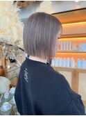 ホワイトベージュ×切りっぱなしボブ