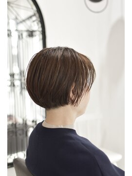 ルピナス(Lupinus) 首元すっきり、丸みが映える美フォルムショート