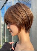表参道白髪ぼかしハイライトくびれショートボブグレーベージュ