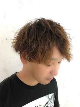 アドール(ADOR) リップス風ツイストパーマ