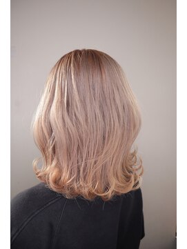 オラ ボーテ(Aura Beaute) 『Aura Beaute京都』ミルクティーベージュ　ミディアム　くびれ