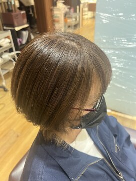 エム インターナショナル 白岡 キュート(EMU international CUTE) 脱白髪染め初めてのハイライトカラー30代/40代/50代/白岡