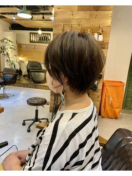 チリンバイロストシティー(Chillin by LOSTCITY) ショートボブ髪質改善スクールカット白髪ぼかしハイライト