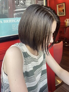 ステア ケース(stair case) ぱつっと丸みボブ　前髪なし