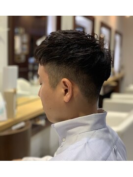 アイズウェスト(I's WEST) メンズショート/似合わせカット/ヘッドスパが人気/函館