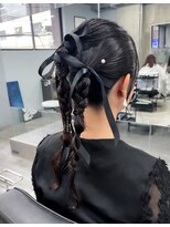 ノード(NODO)&nbsp;ポニーテールのリボンアレンジ