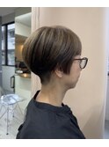 刈り上げショートデザインカラー白髪ぼかしハイライト