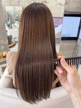 シャウルデッサントウキョウ 表参道(CHARLES DESSIN Tokyo) ニュアンスカラー/センターパート/ツヤ髪スタイル