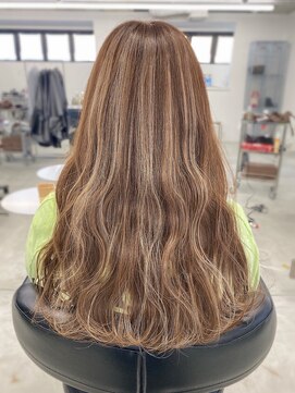 タム(tam) ベージュカラー　波ウェーブ