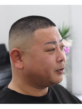 バーバーライラック(BARBER Lilac) 坊主フェード