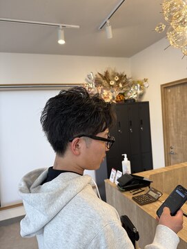 シンミ(SHinmi) メンズ/あんまりがっつり刈り上げないくらいパーマスタイル