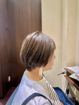 エルサフィロ ヨドヤバシ(el zafiro yodoyabashi) 【el zafiro yodoyabashi】寒色系アッシュショートスタイル