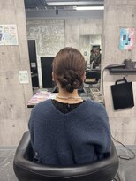 コワファースト長崎シャンプーボーイ 2nd(COIFF1RST 長崎 SHAMPOO BOY) シニヨンアレンジ まとめ髪 お呼ばれアレンジ