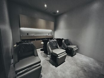 クロスオーバー(Cross Over)の写真/こだわりの詰まった店内は、日常を忘れてリラックスできる◎くつろげる空間で上質なサロンタイムを◇