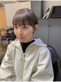 女性らしさのある耳掛けショート