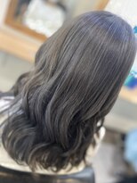 ラビス クローバー(Lovis clover) アッシュグレージュ くびれヘア ビタミンカラー