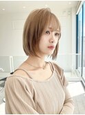 ハイトーンベージュ×ぱつっとボブ