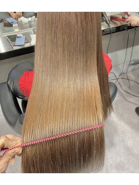 フーチー クーチー アマティー 豊中店(FUCHI KUCHI amati) @fuchi_kuchi.okada［髪質改善カラー/髪質改善トリートメント］