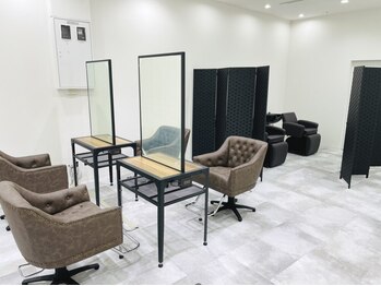 ラムレ イオン大安店(LamuRe)の写真/《白を基調とした広々空間でリラックス＊》ダメージレスで高品質◎髪に優しく理想のスタイルを叶える！