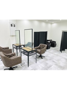 《白を基調とした広々空間でリラックス＊》ダメージレスで高品質◎髪に優しく理想のスタイルを叶える！