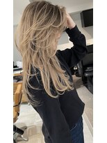 キャトル(Quattro)&nbsp;くびれレイヤー×空気感ロングスタイル