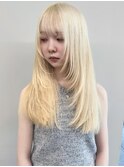 抜きっぱなしブロンド×ハッシュカット×レイヤーカット