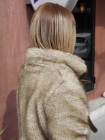 チャプター 問屋町(chapter)&nbsp;ケアブリーチブロンドデザインカラー切りっぱなしボブ