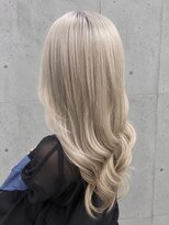 ミー 新宿(MII) ホワイトベージュ