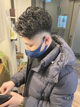 アバース(abirth) 刈り上げアップパーマスタイル　　20代30代40代