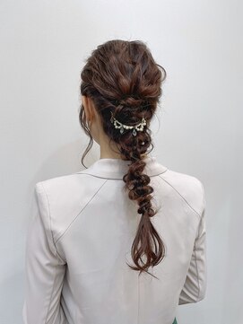 リノショアーズ 日本大通り店(RINOSHORES) 編み下ろしアレンジブラウンカラーツイストお呼ばれmaaya