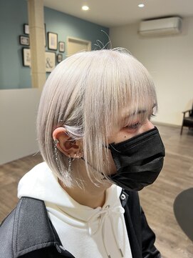 エー(...a) ホワイトシルバー