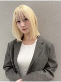 ブロンドヘア/ミディアムヘア/ボブカット/レイヤー/ハイトーン