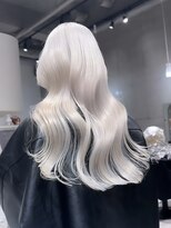 モニカ(MONIQA) ホワイト