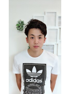 ヘアーアンドネイルフォレスト(Hair&Nail FOREST.) ツーブロックのセミウエットパーマスタイル