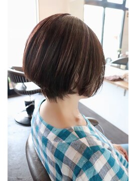 ヴェレ(vere) 前下がりショートボブ
