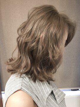 オリ(‘Oli) 切りっぱなしボブ＿シフォンベージュ