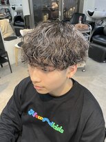 フィフス 原宿(fifth)&nbsp;波巻きスパイラルツイストスパイラルパーマツーブロックパーマ