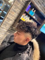 ミリオンバックス 御徒町店(Million Backs)&nbsp;スペインカール/スキンフェード/前下がり<理容室>[メンズ/御徒町