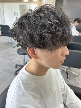 ヒュイル バイ ニアウ(Hwyl by Niau) メンズマッシュパーマツイストスパイラルパーマニュアンスパーマ