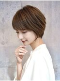 大人ショートボブ前下がりショート前髪ありくびれエモージュ