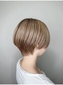 すっきり丸みショート＋透明感ブリーチカラー