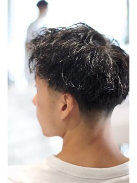 キングスマントーキョー 立川北口店(KINGSMAN TOKYO) アップバング / ツーブロック / スキンフェード 【立川】