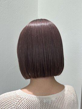 ラベンダーベージュ&ぱつっとボブ